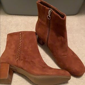 Suede zipper Booties